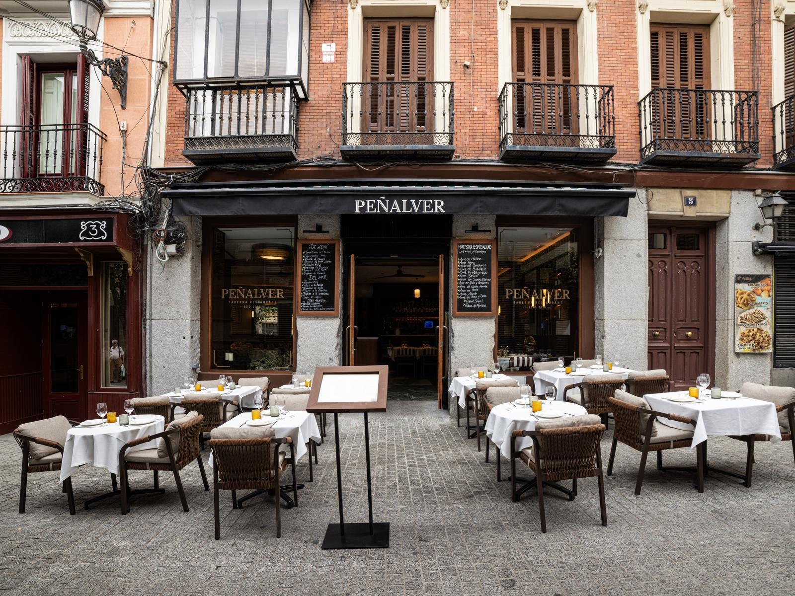 Terraza de la Taberna de Peñalver en la calle Postigo de San Martín, Callao